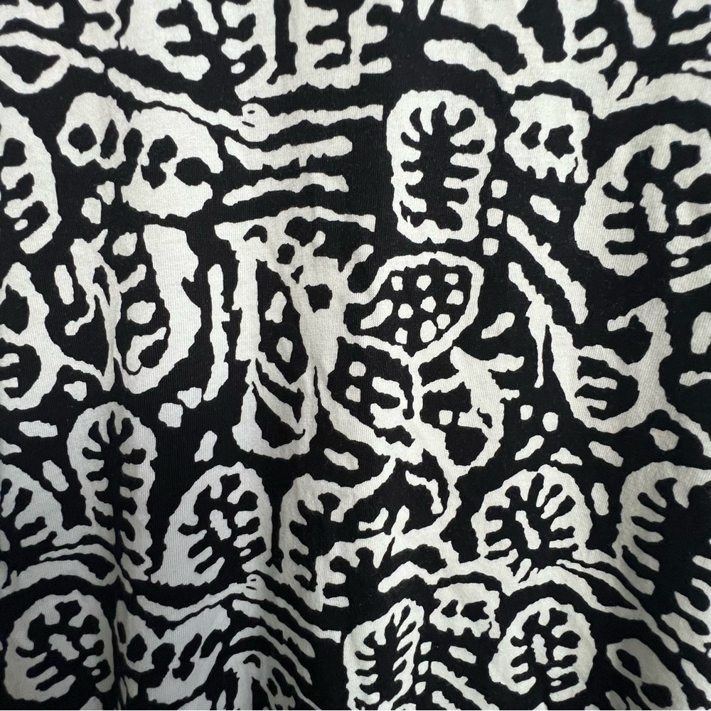 Soft Surroundings Black White Patterned Short San… - image 5